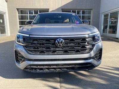 2026 Volkswagen Atlas Cross Sport 2.0T SEL R-Line Black