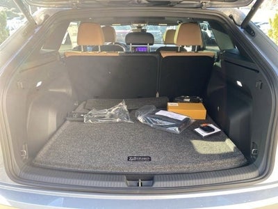 2026 Volkswagen Atlas Cross Sport 2.0T SEL R-Line Black