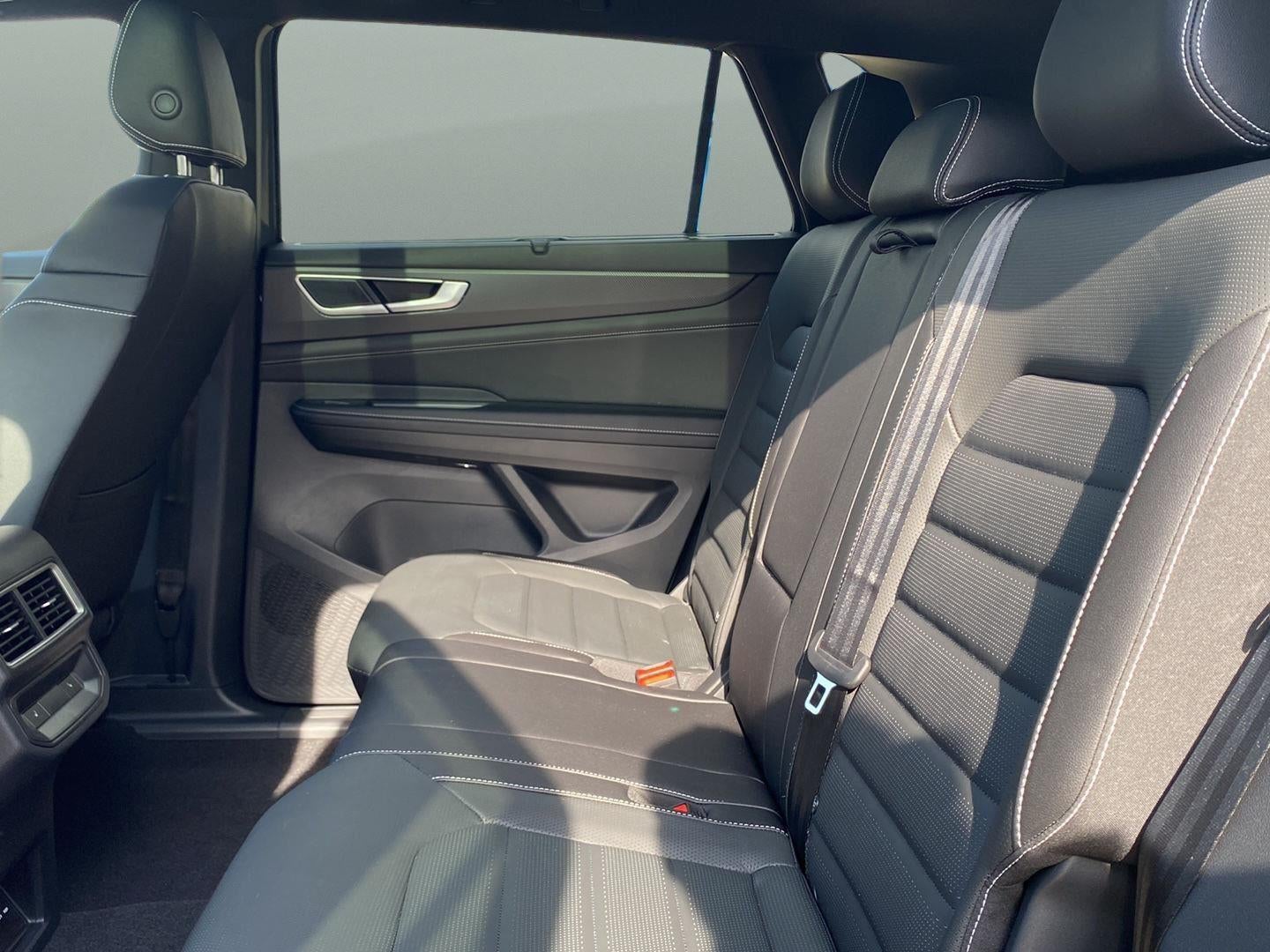 2026 Volkswagen Atlas Cross Sport 2.0T SEL R-Line Black