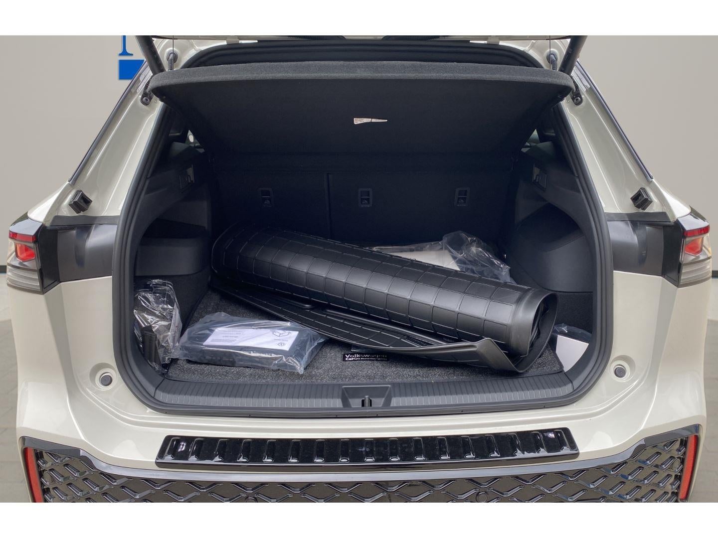 2026 Volkswagen Tiguan 2.0T SEL R-Line Turbo