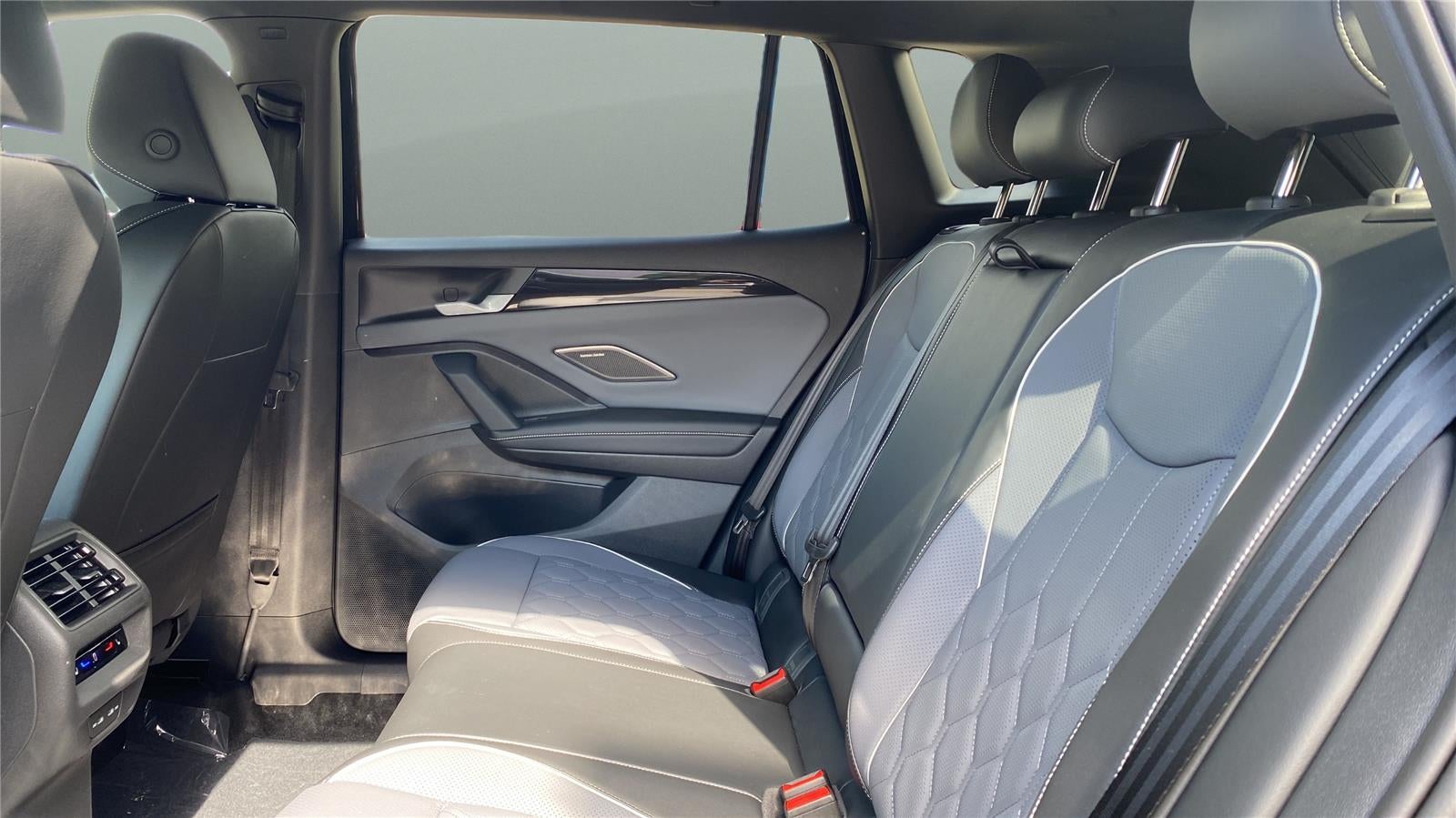 2026 Volkswagen Tiguan 2.0T SEL