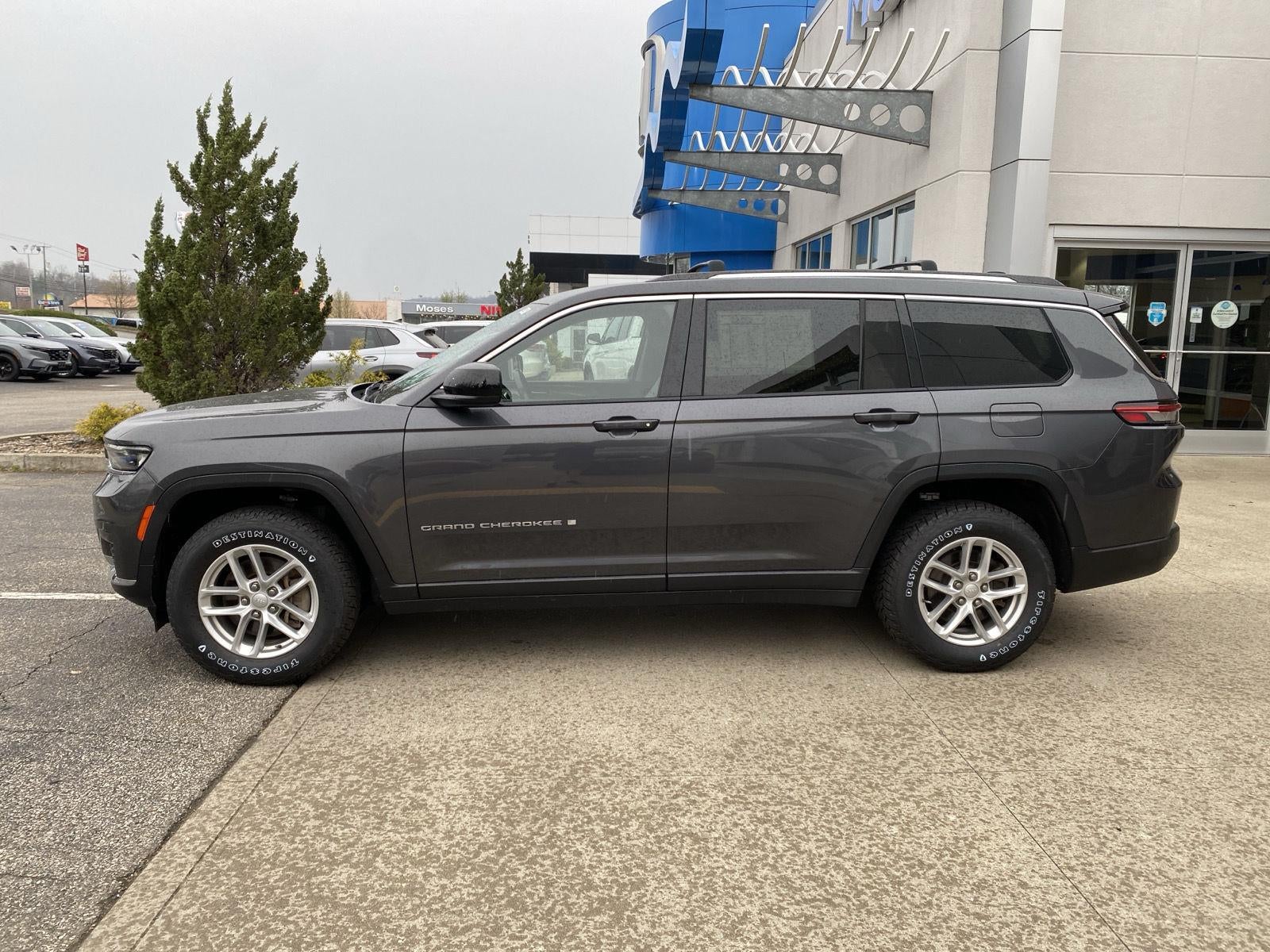 2022 Jeep Grand Cherokee L Laredo
