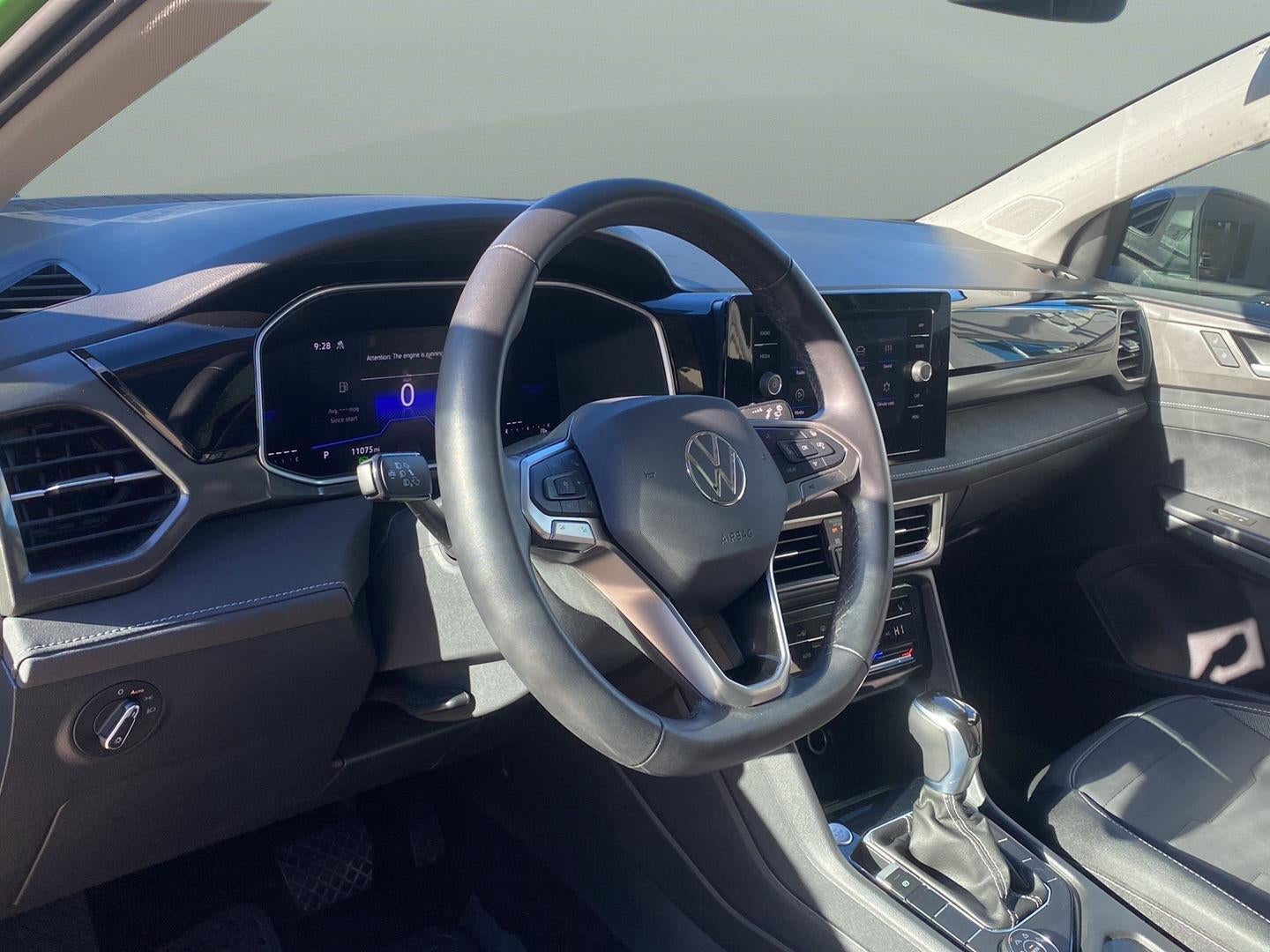 2025 Volkswagen Taos SE Black