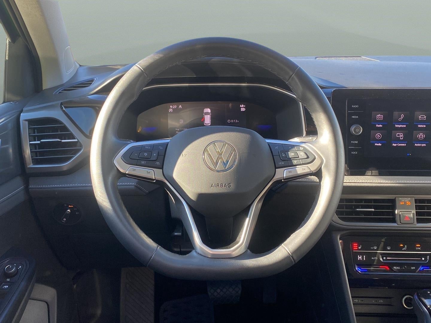 2025 Volkswagen Taos SE Black