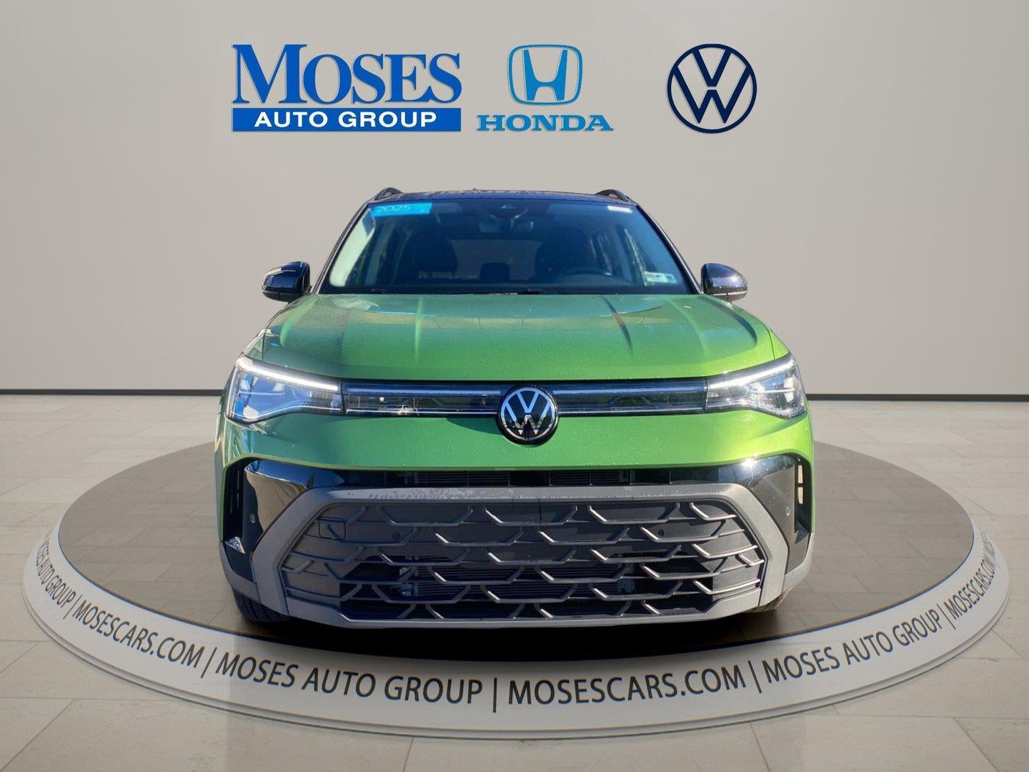 2025 Volkswagen Taos SE Black