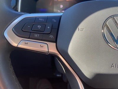 2025 Volkswagen Taos SE Black