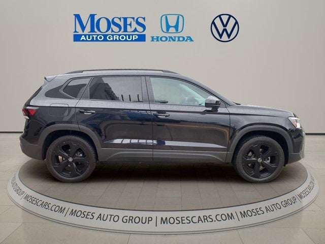 2025 Volkswagen Taos SE Black