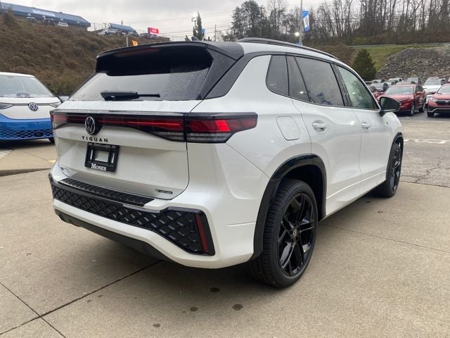 2026 Volkswagen Tiguan 2.0T SE R-Line Black