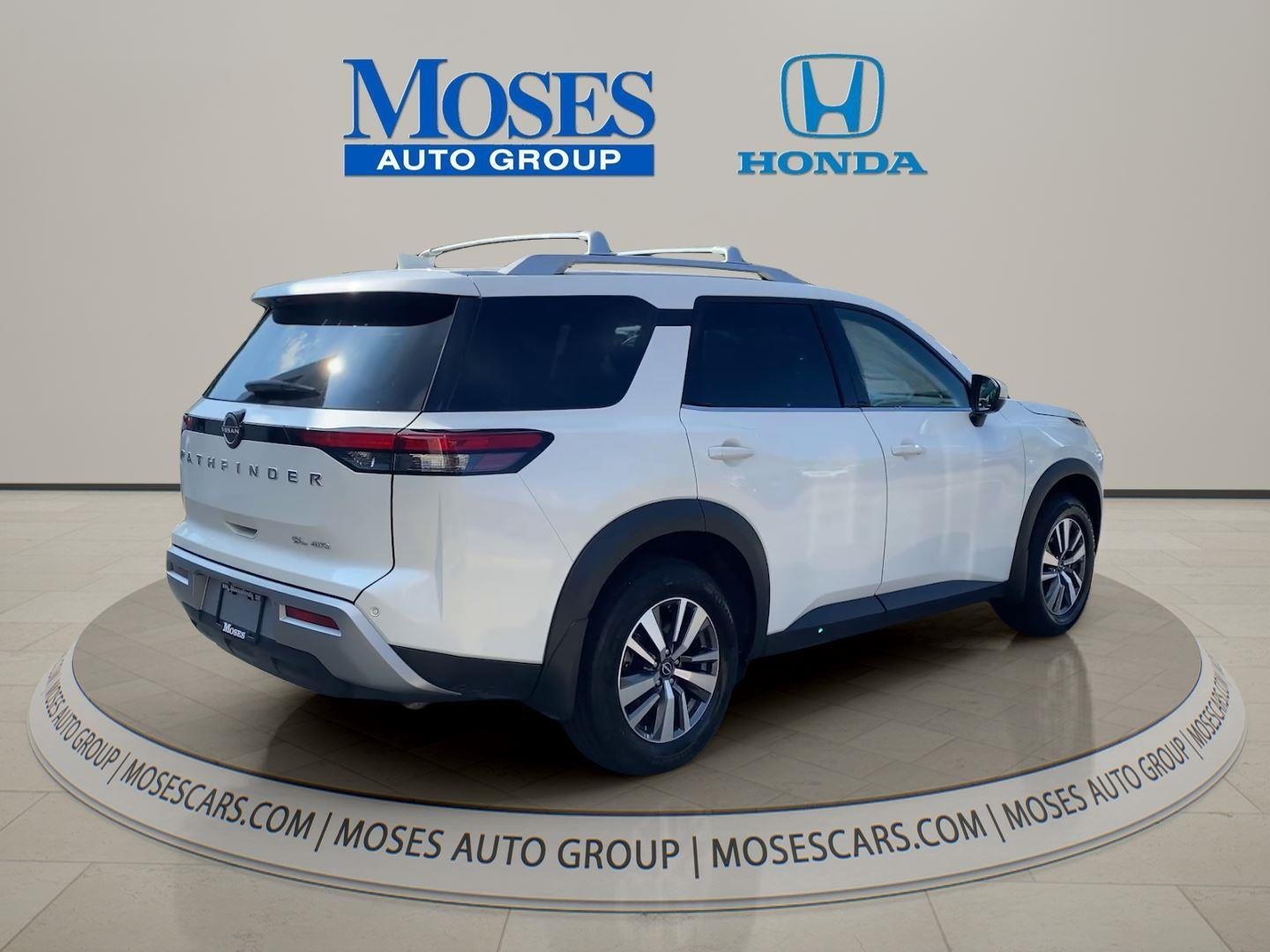 2024 Nissan Pathfinder SL