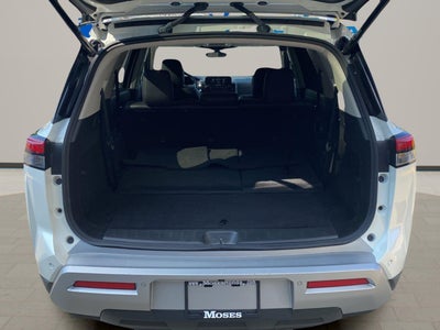 2024 Nissan Pathfinder SL