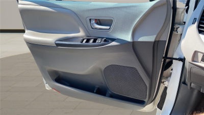 2016 Toyota Sienna LE