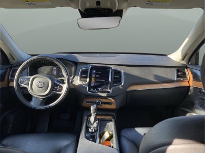 2022 Volvo Xc90 Momentum