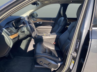 2022 Volvo Xc90 Momentum