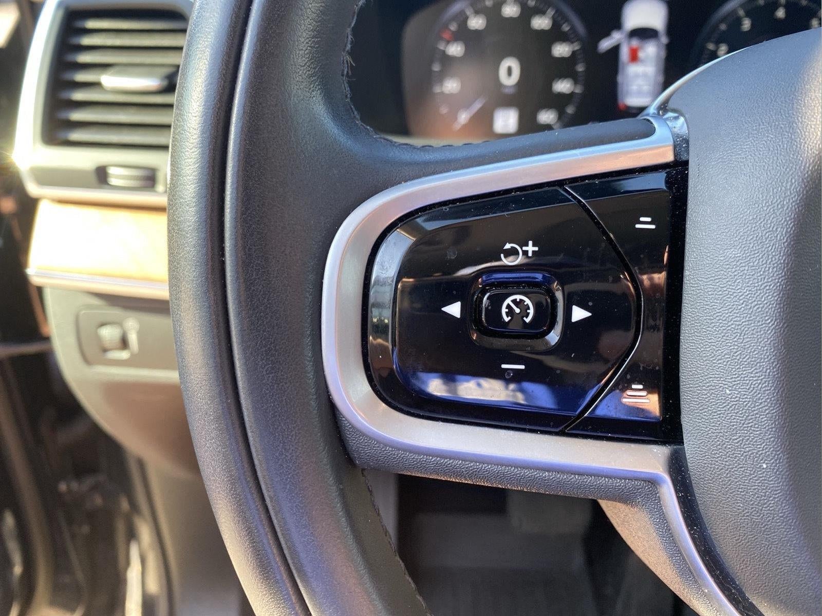 2022 Volvo Xc90 Momentum