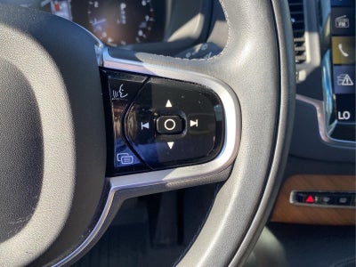 2022 Volvo Xc90 Momentum